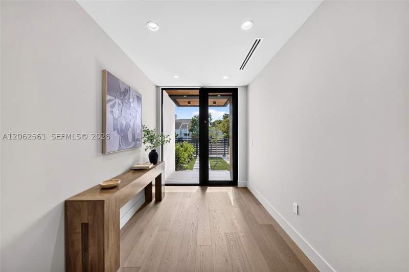 3 bedroom Townhouse at 1034 SW 11th Ave, Lawrence Est Land Cos Sub, Miami — photo 5