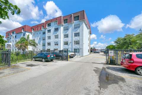 1335 W 68th St 204, Hialeah FL - photo 9 of 35