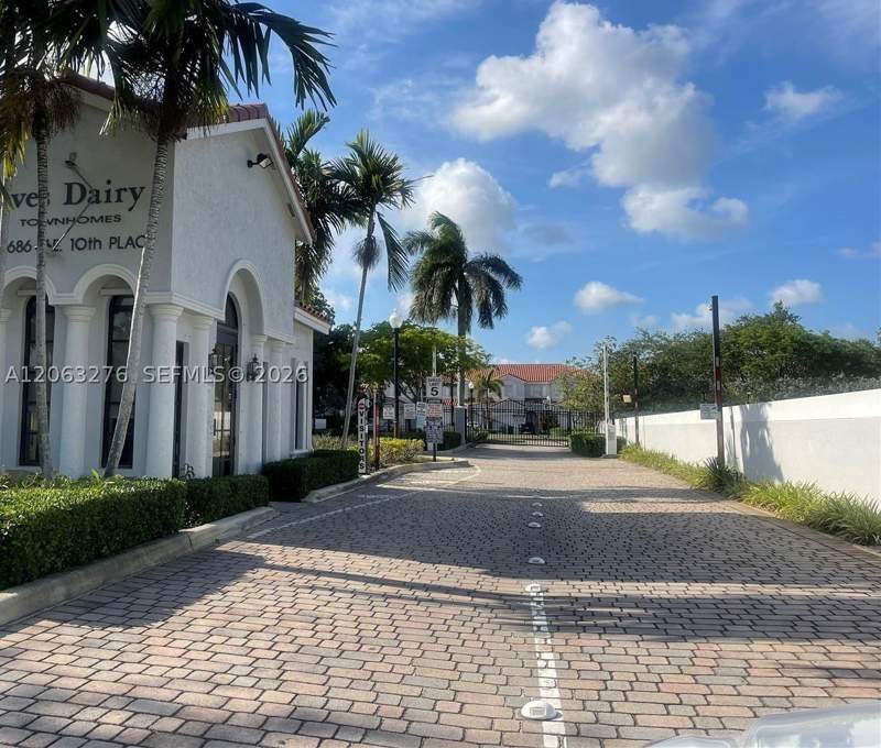 3 bedroom Townhouse at 1017 NE 208th St, Ives Dairy Townhomes, Miami — photo 2
