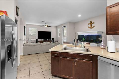 24303 SW 118th Ave, Homestead FL - photo 10 of 41