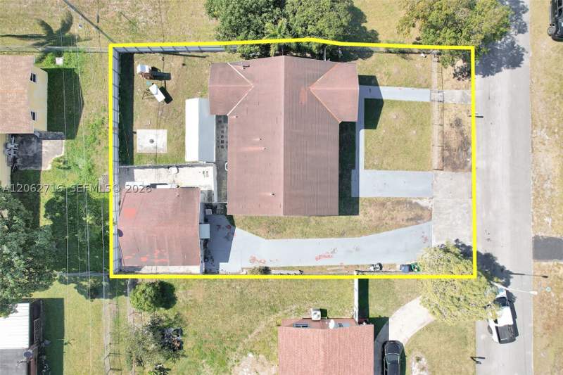 3 bedroom SingleFamilyResidence at 3280 NW 213th Ter, Liberty Gardens, Miami Gardens — photo 2