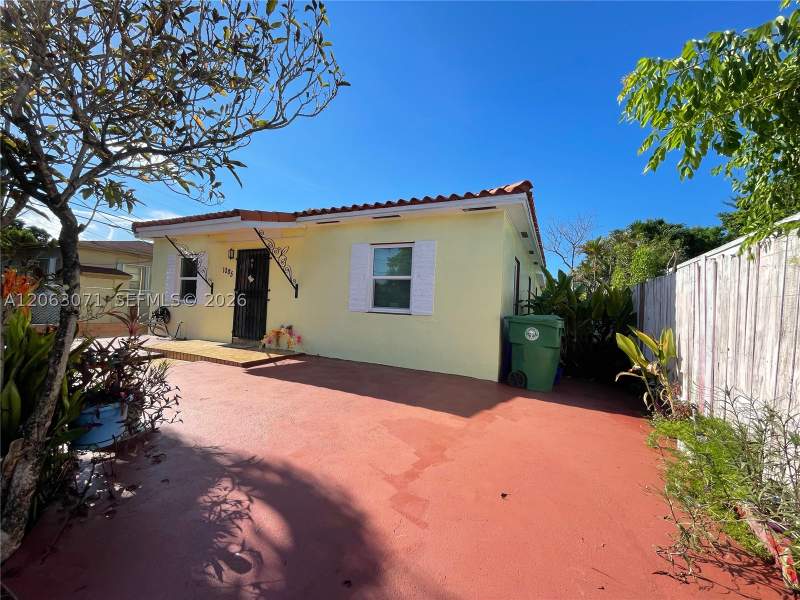 3 bedroom SingleFamilyResidence at 1085 NW 26th St, Bon Aire, Miami — photo 2