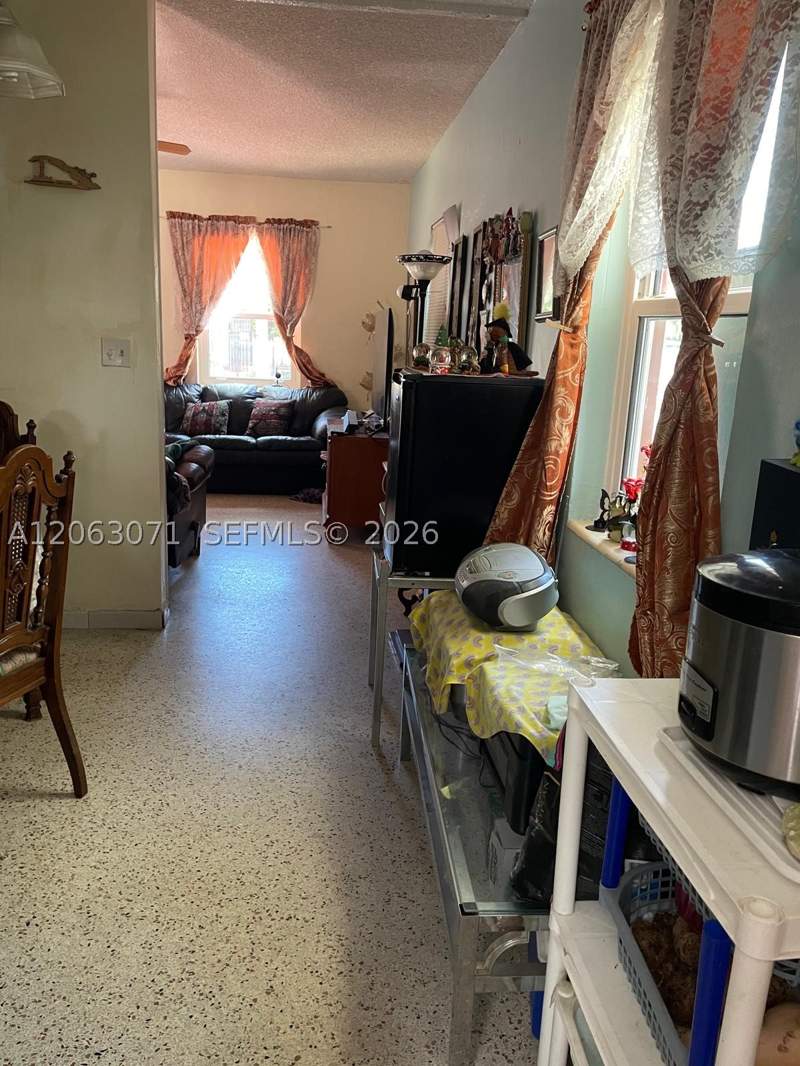 3 bedroom SingleFamilyResidence at 1085 NW 26th St, Bon Aire, Miami — photo 4