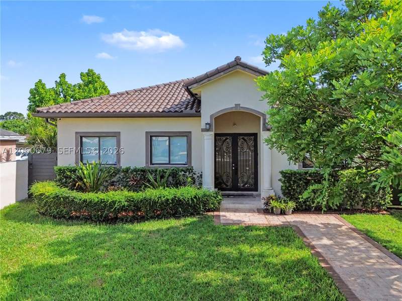 4 bedroom SingleFamilyResidence at 5889 SW 17th St, Tamiami Acres Plan 1, Miami — photo 2