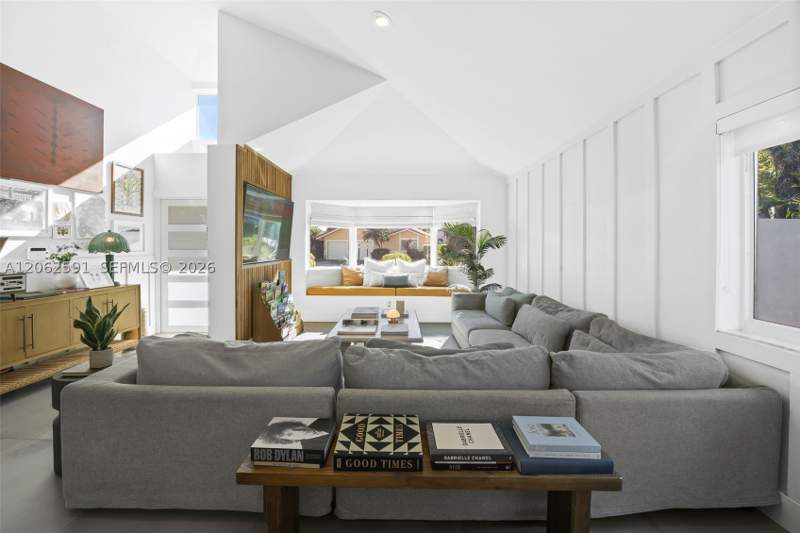 4 bedroom SingleFamilyResidence at 18146 NW 61st Pl, Harbour Sub, Hialeah — photo 3