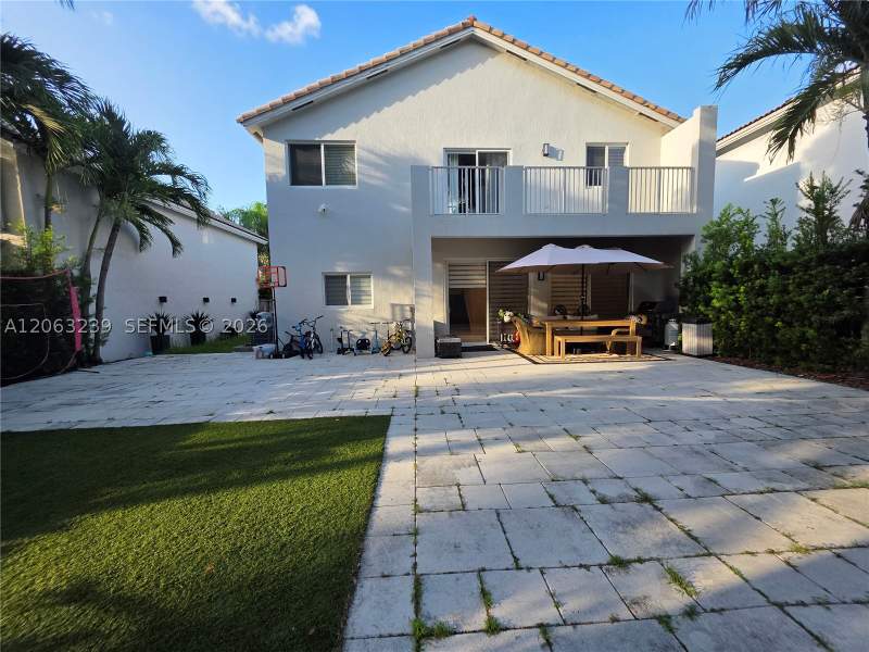5 bedroom SingleFamilyResidence at 10797 NW 73rd Ter, Doral Isles St Croix, Doral — photo 2