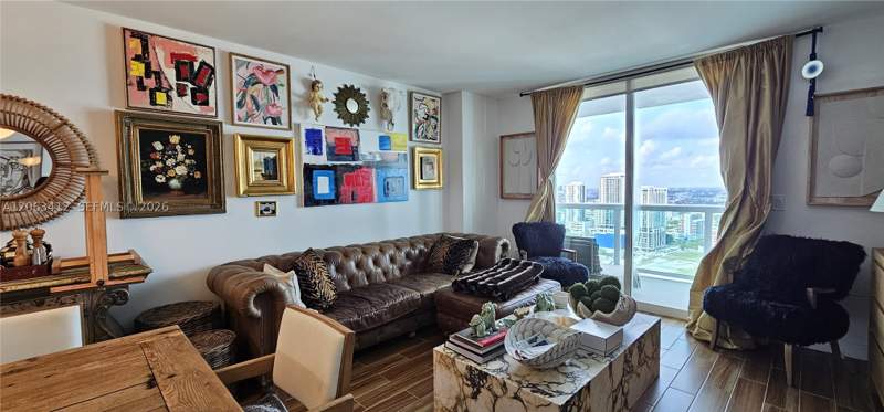 1 bedroom Condominium at 1800 N Bayshore Dr 3808, 1800 Club Condo, Miami — photo 4