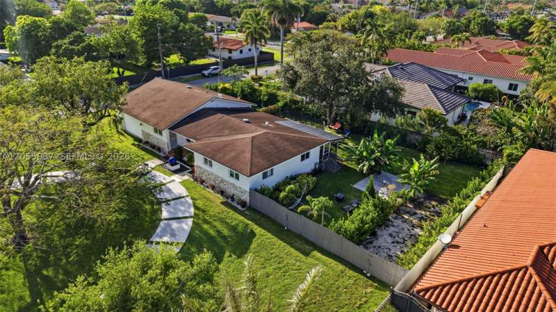 5 bedroom SingleFamilyResidence at 10795 SW 34th St, University Park, Miami — photo 4