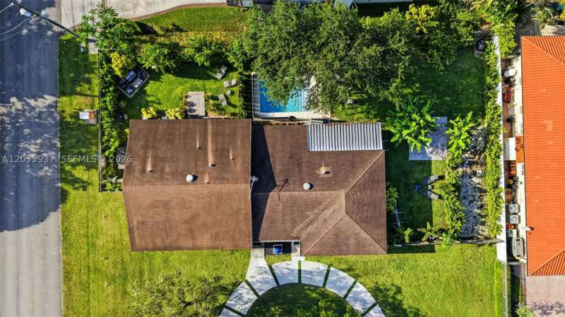 5 bedroom SingleFamilyResidence at 10795 SW 34th St, University Park, Miami — photo 5