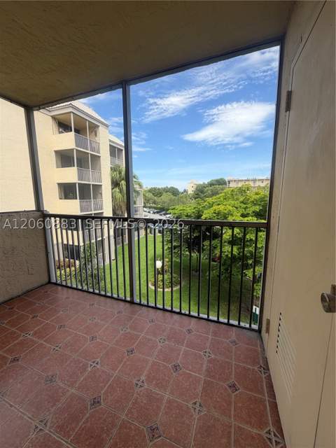 8205 Lake Dr 306, Doral FL - photo 14 of 37