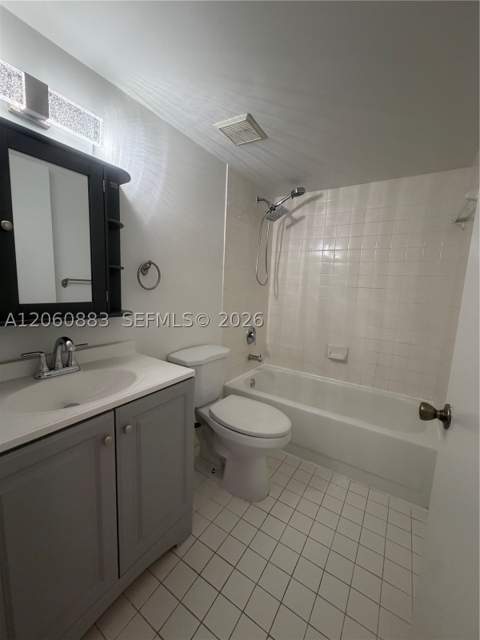 8205 Lake Dr 306, Doral FL - photo 17 of 37