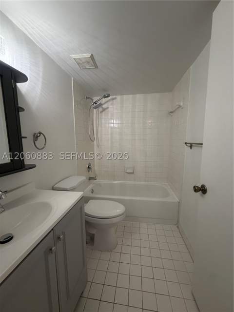 8205 Lake Dr 306, Doral FL - photo 18 of 37