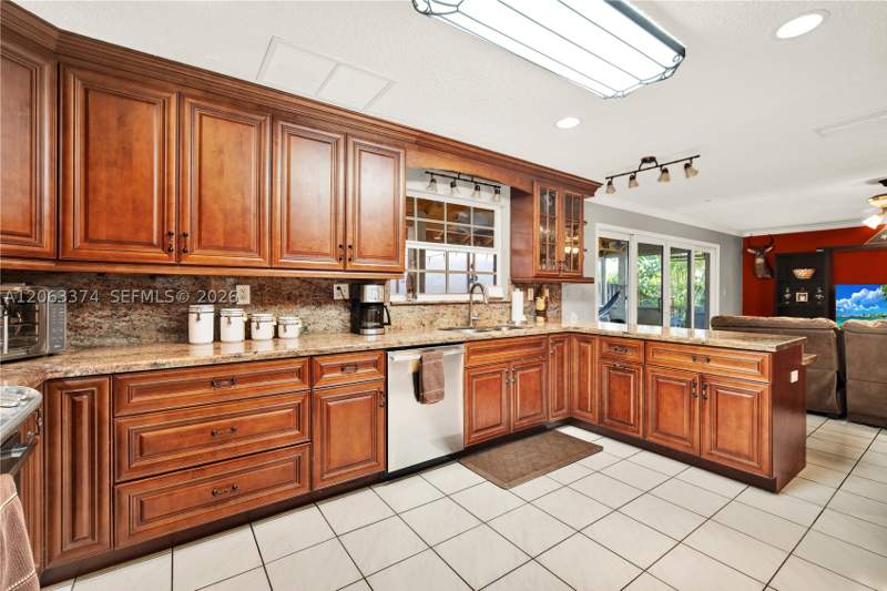 4 bedroom SingleFamilyResidence at 10825 SW 91st Ln, Kendall Grove Cluster Hom, Miami — photo 4