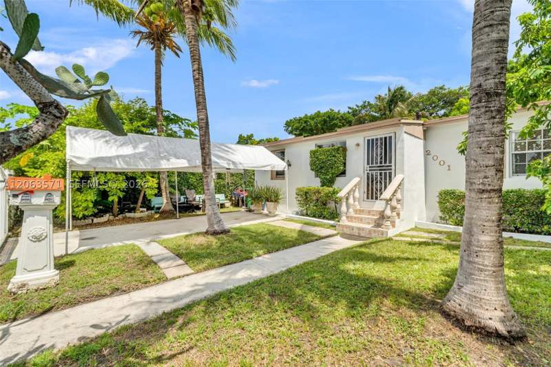 2 bedroom SingleFamilyResidence at 2001 NW 51st St, Floral Pk, Miami — photo 3