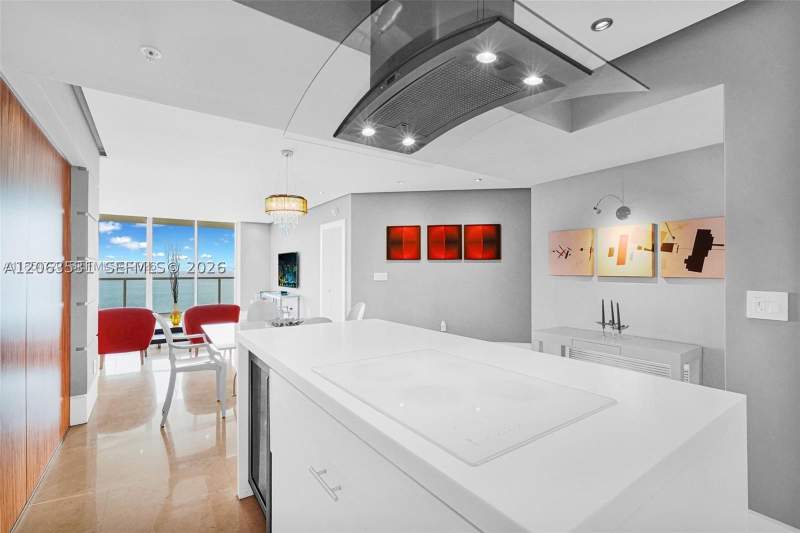 2 bedroom Condominium at 16699 Collins Ave 1103 / 2 Parking 4 Sale, La Perla Condo, Sunny Isles Beach — photo 3