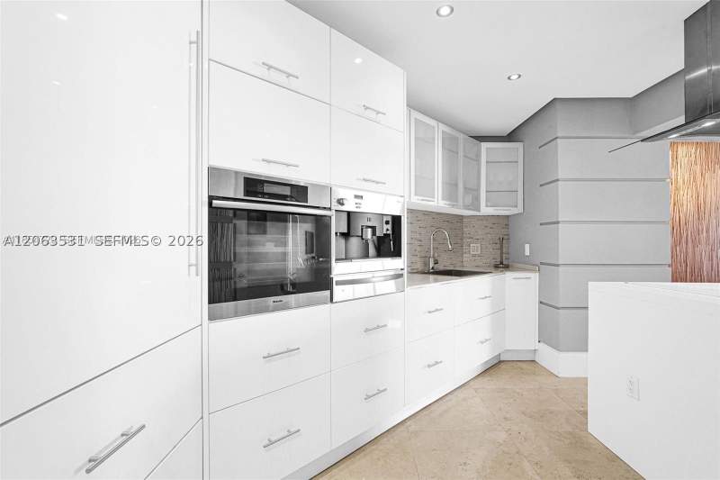 2 bedroom Condominium at 16699 Collins Ave 1103 / 2 Parking 4 Sale, La Perla Condo, Sunny Isles Beach — photo 4