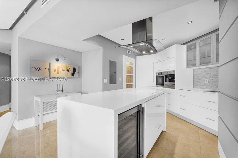 2 bedroom Condominium at 16699 Collins Ave 1103 / 2 Parking 4 Sale, La Perla Condo, Sunny Isles Beach — photo 5