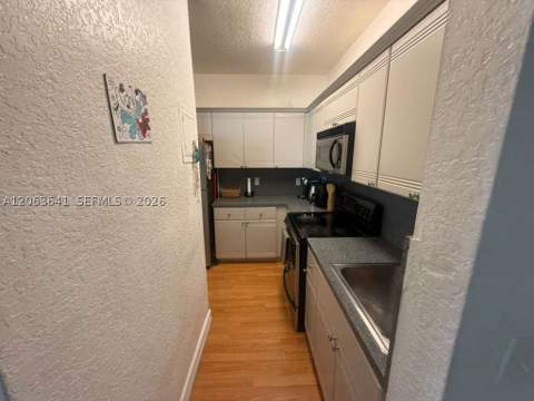 820 Euclid Ave 206, Miami Beach FL - photo 9 of 10