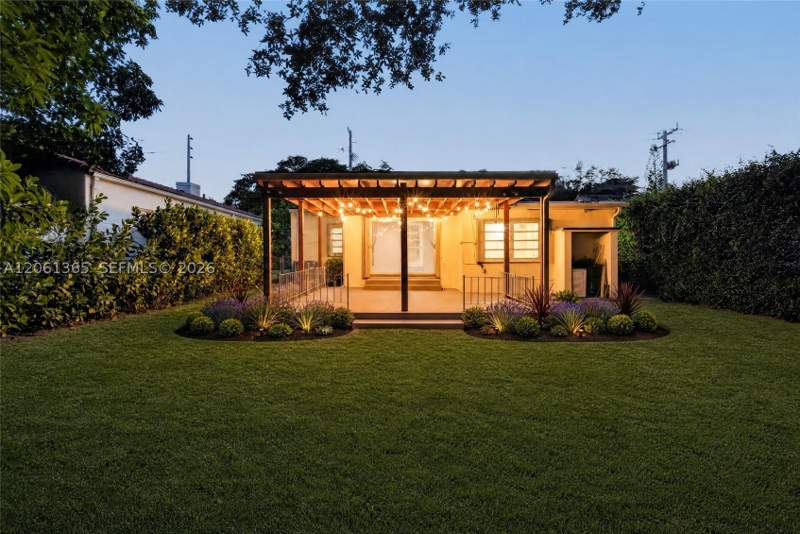 3 bedroom SingleFamilyResidence at 1015 Cortez St, Glen Gables, Coral Gables — photo 2