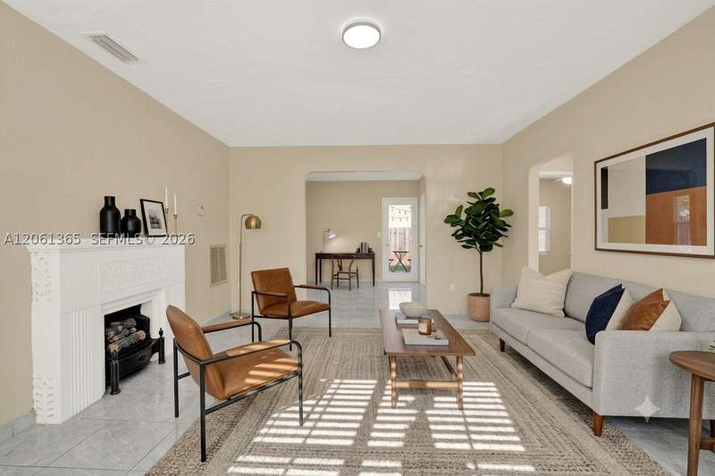 3 bedroom SingleFamilyResidence at 1015 Cortez St, Glen Gables, Coral Gables — photo 3