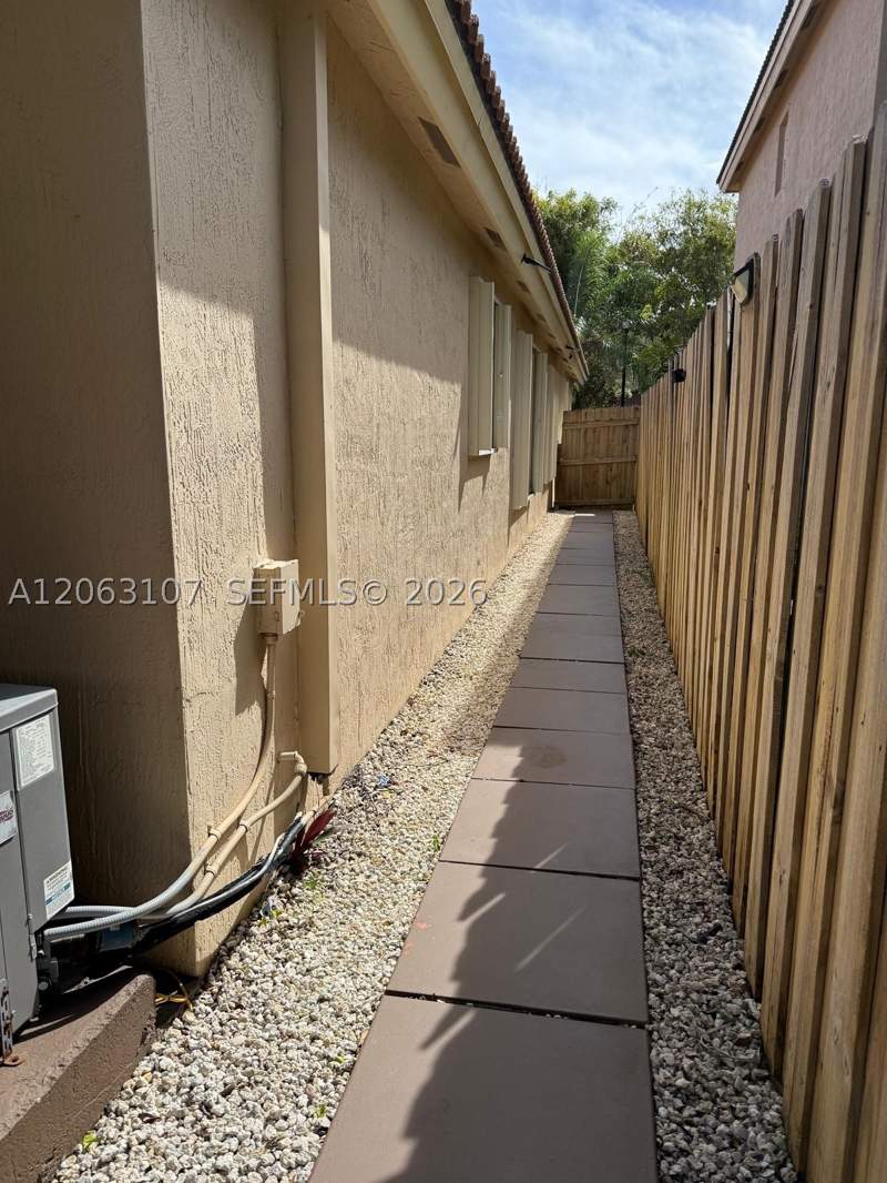 3 bedroom SingleFamilyResidence at 2065 SE 14th St, Shores At Keys Gate, Homestead — photo 3