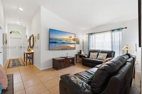 2065 SE 14th St, Homestead FL - photo 6 of 39