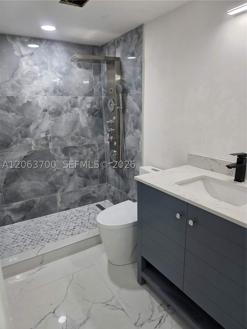 2 bedroom Condominium at 1201 NE 191st St G216, Rolling Green Condo G, Miami — photo 2