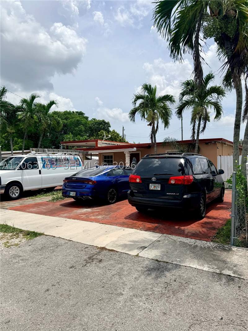 7 bedroom SingleFamilyResidence at 142 E 45th St, Sub Of Pb 7-113, Hialeah — photo 4