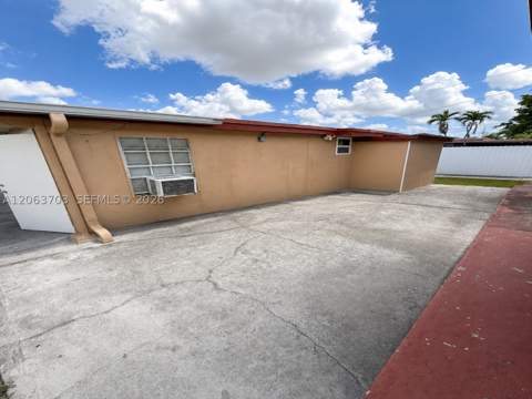 142 E 45th St, Hialeah FL - photo 7 of 10