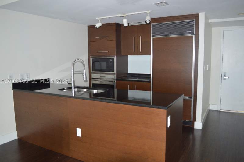 1 bedroom Condominium at 475 Brickell Ave 1814, Iconbrickell Condo No 1, Miami — photo 3