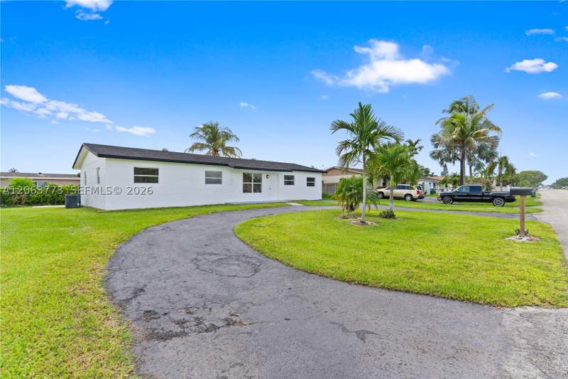 3 bedroom SingleFamilyResidence at 26231 SW 127th Ave, Meadow Wood Manor Sec I, Homestead — photo 2