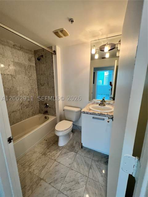 244 Biscayne Blvd 2609, Miami FL - photo 6 of 24