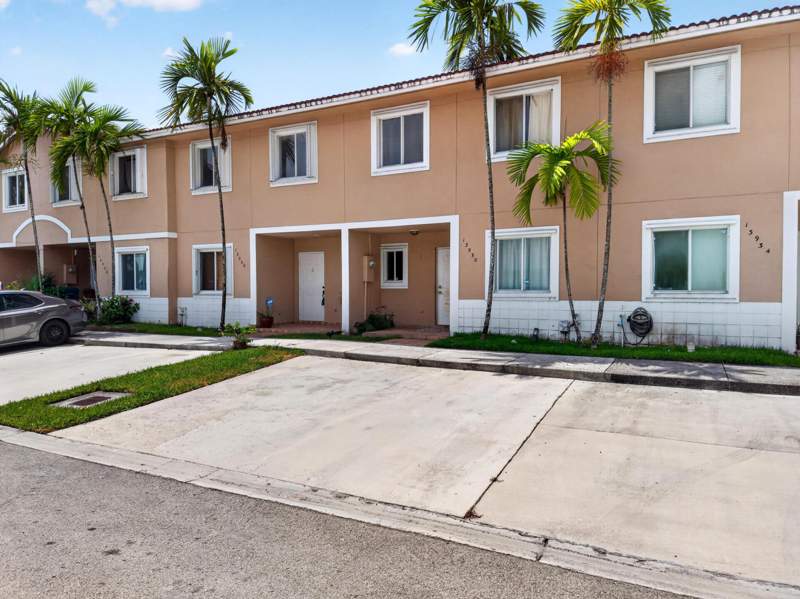 3 bedroom Townhouse at 13930 SW 175th Terrace, Weitzer Serena Lakes Townh, Miami — photo 2