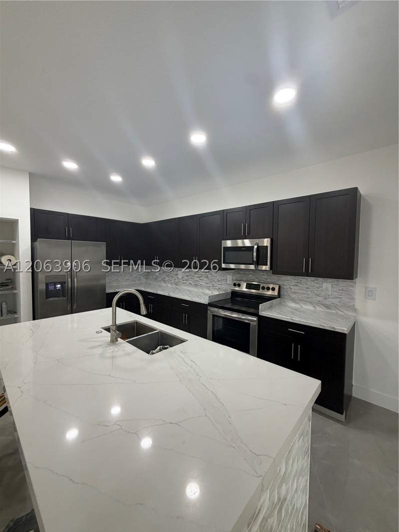 4 bedroom SingleFamilyResidence at 18435 SW 136th Ave, Caple Farms North, Miami — photo 4