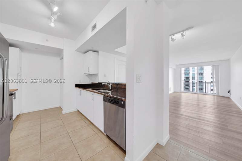 1 bedroom Condominium at 7350 SW 89th St 2008S, Toscano Condo, Miami — photo 4