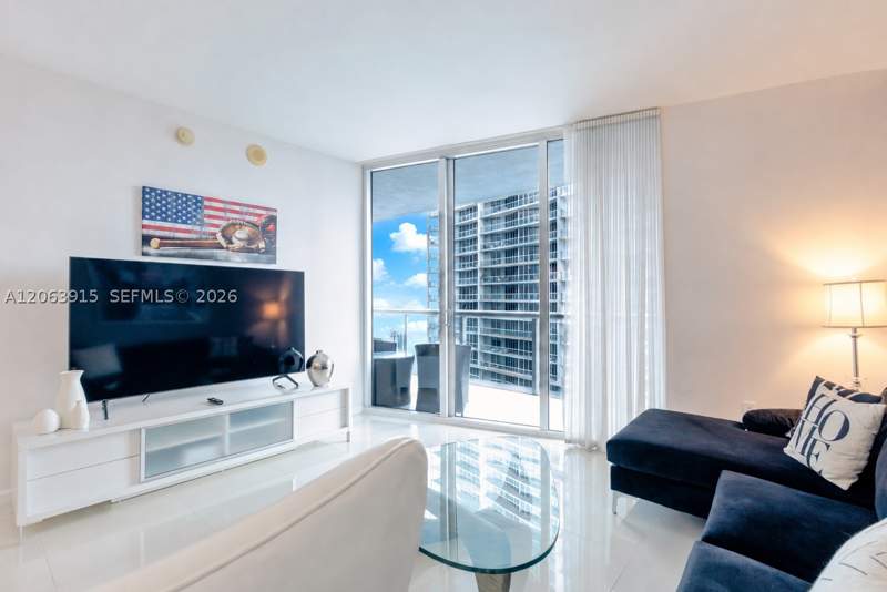 1 bedroom Condominium at 475 Brickell Ave 4511, Iconbrickell Condo No 1, Miami — photo 2