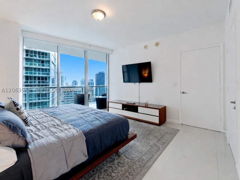 1 bedroom Condominium at 475 Brickell Ave 4511, Iconbrickell Condo No 1, Miami — photo 3