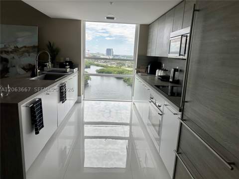 400 Sunny Isles Blvd 1401, Sunny Isles Beach FL - photo 11 of 45