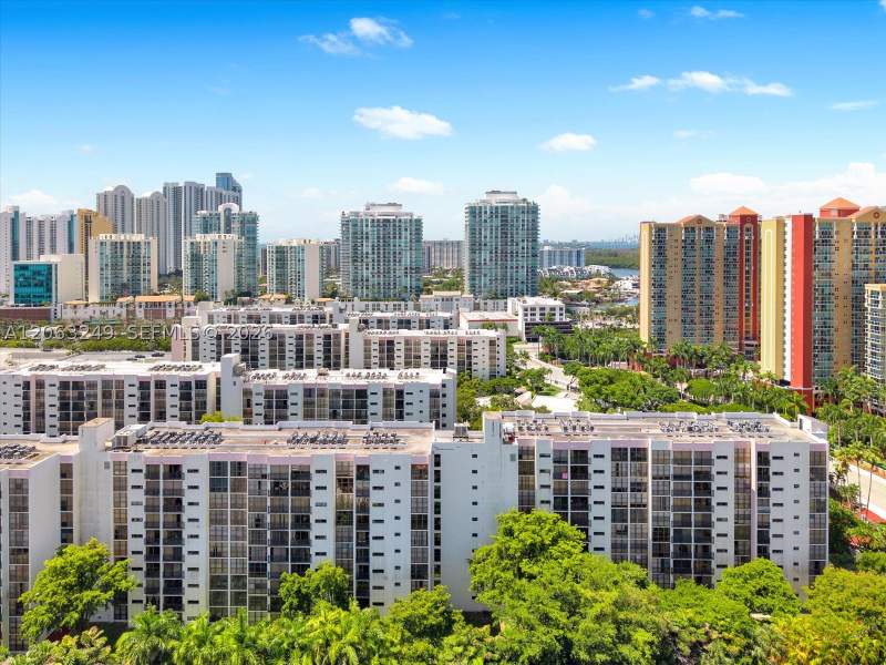 2 bedroom Condominium at 17021 N Bay Rd 705, Plaza Of Americas Condo P, Sunny Isles Beach — photo 2