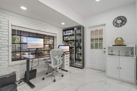 11621 NW 58th Pl, Hialeah FL - photo 8 of 26