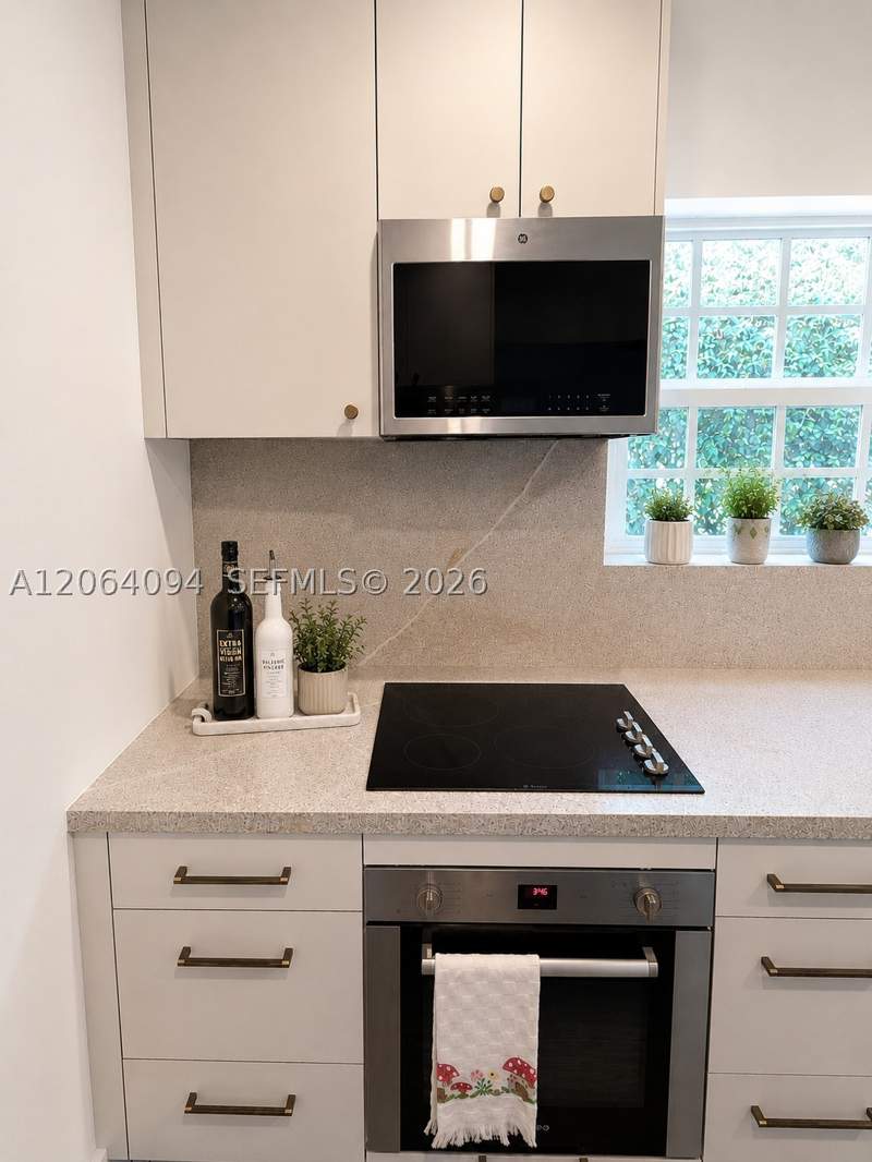 3 bedroom SingleFamilyResidence at 2451 SW 25th St, Silver Bluff Est-Sec B, Miami — photo 3