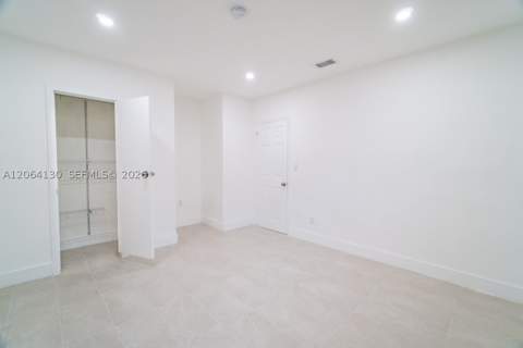 320 NE 160th St, Miami FL - photo 12 of 50