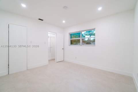 320 NE 160th St, Miami FL - photo 14 of 50