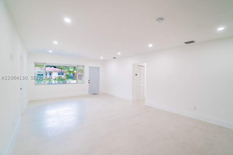 3 bedroom SingleFamilyResidence at 320 NE 160th St, Fulford Highlands Second, Miami — photo 4