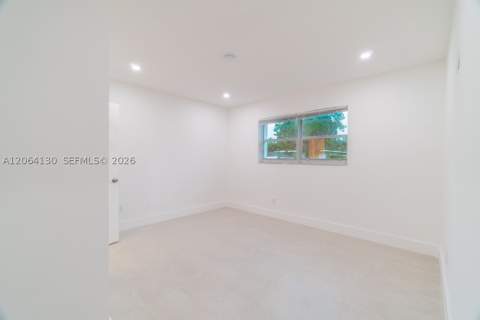 320 NE 160th St, Miami FL - photo 6 of 50