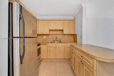 1465 NE 123rd St 416, North Miami FL - photo 6 of 20