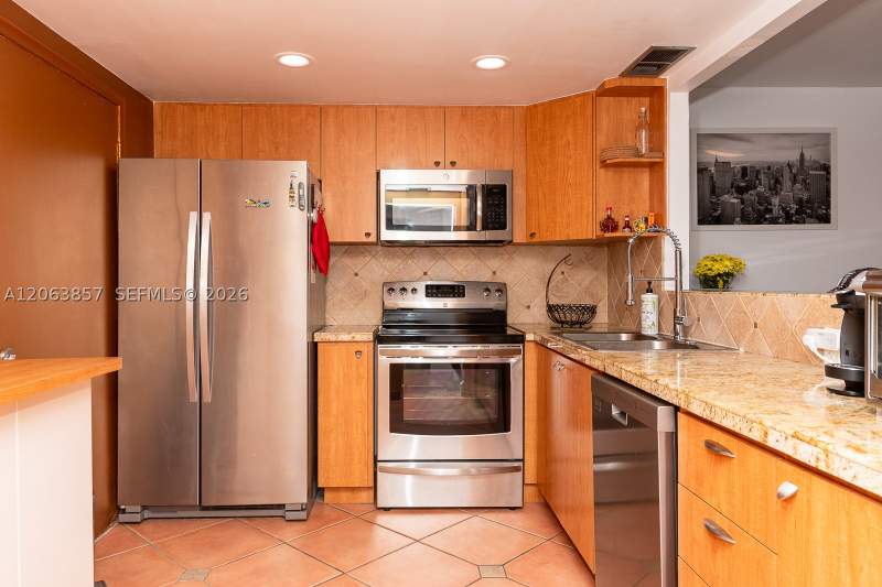 1 bedroom Condominium at 1020 Meridian Ave 314, Admiral Towers Condo, Miami Beach — photo 2
