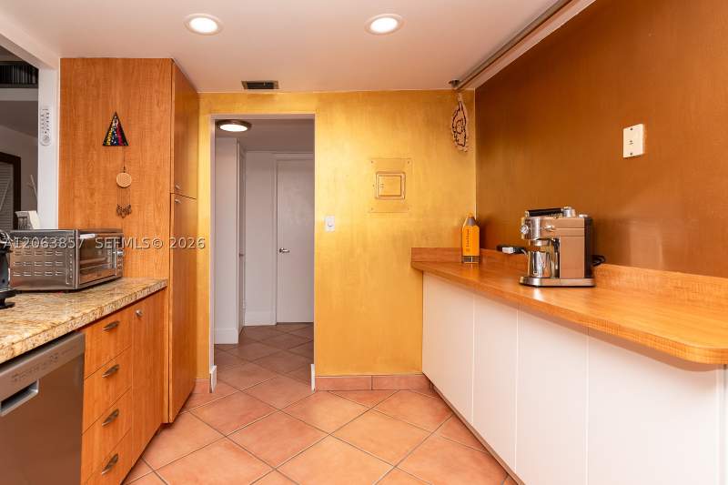 1 bedroom Condominium at 1020 Meridian Ave 314, Admiral Towers Condo, Miami Beach — photo 3