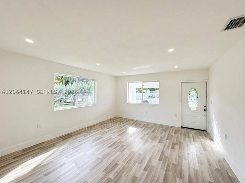 4 bedroom SingleFamilyResidence at 10860 SW 217th Ter, Victory Gardens, Miami — photo 2