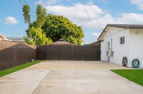 10860 SW 217th Ter, Miami FL - photo 21 of 24